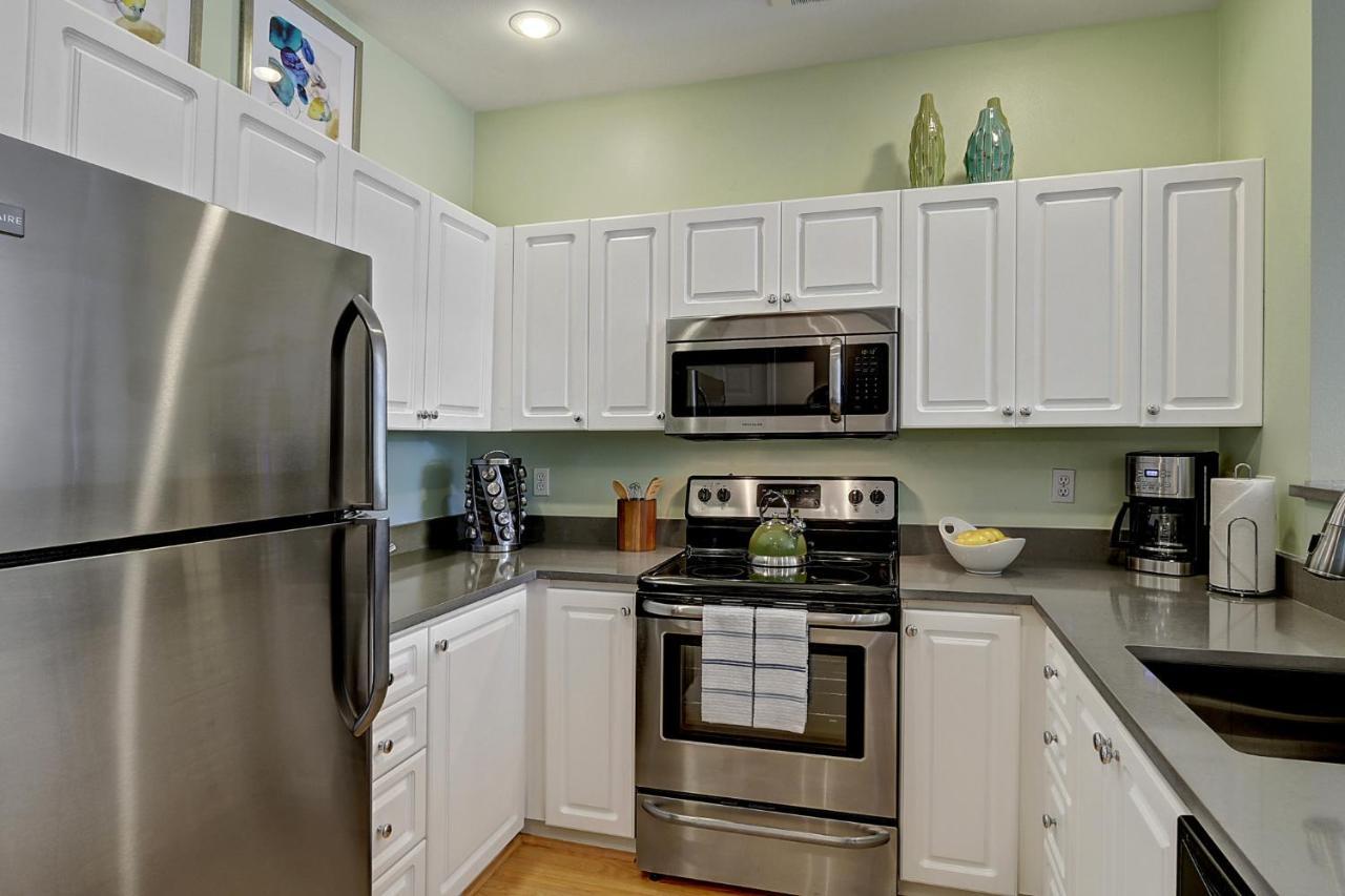 Water View Oasis With Pool & Gym Near Cruise In Heart Of