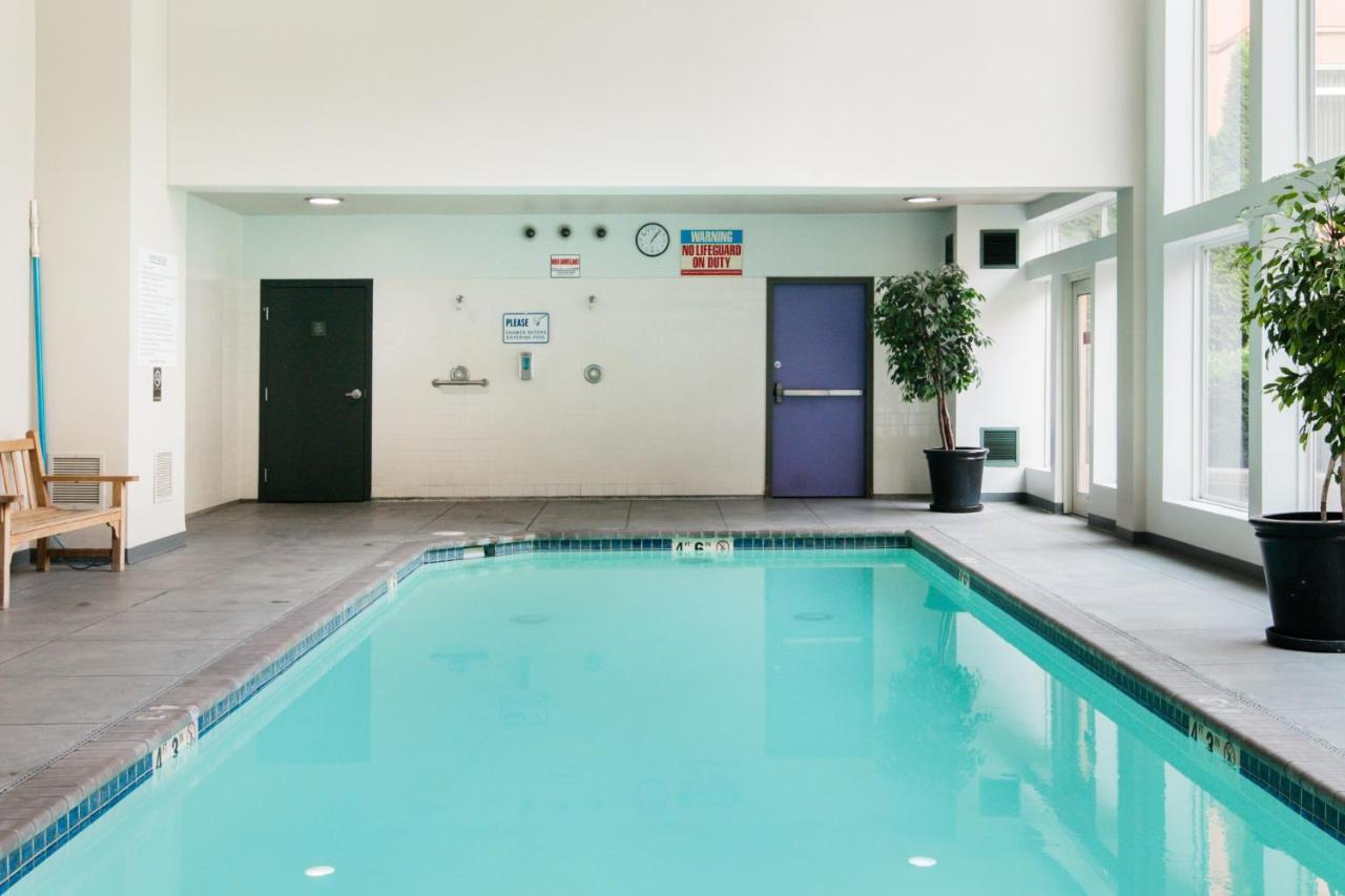 Water View Oasis With Pool & Gym Near Cruise In Heart Of